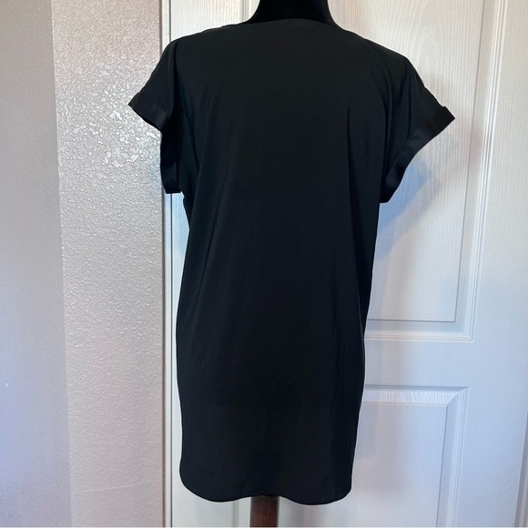 Express Black 1/4 Zip Cap Sleeve Satin Shoulder Blouse‎ Size Large - Picture 2 of 5